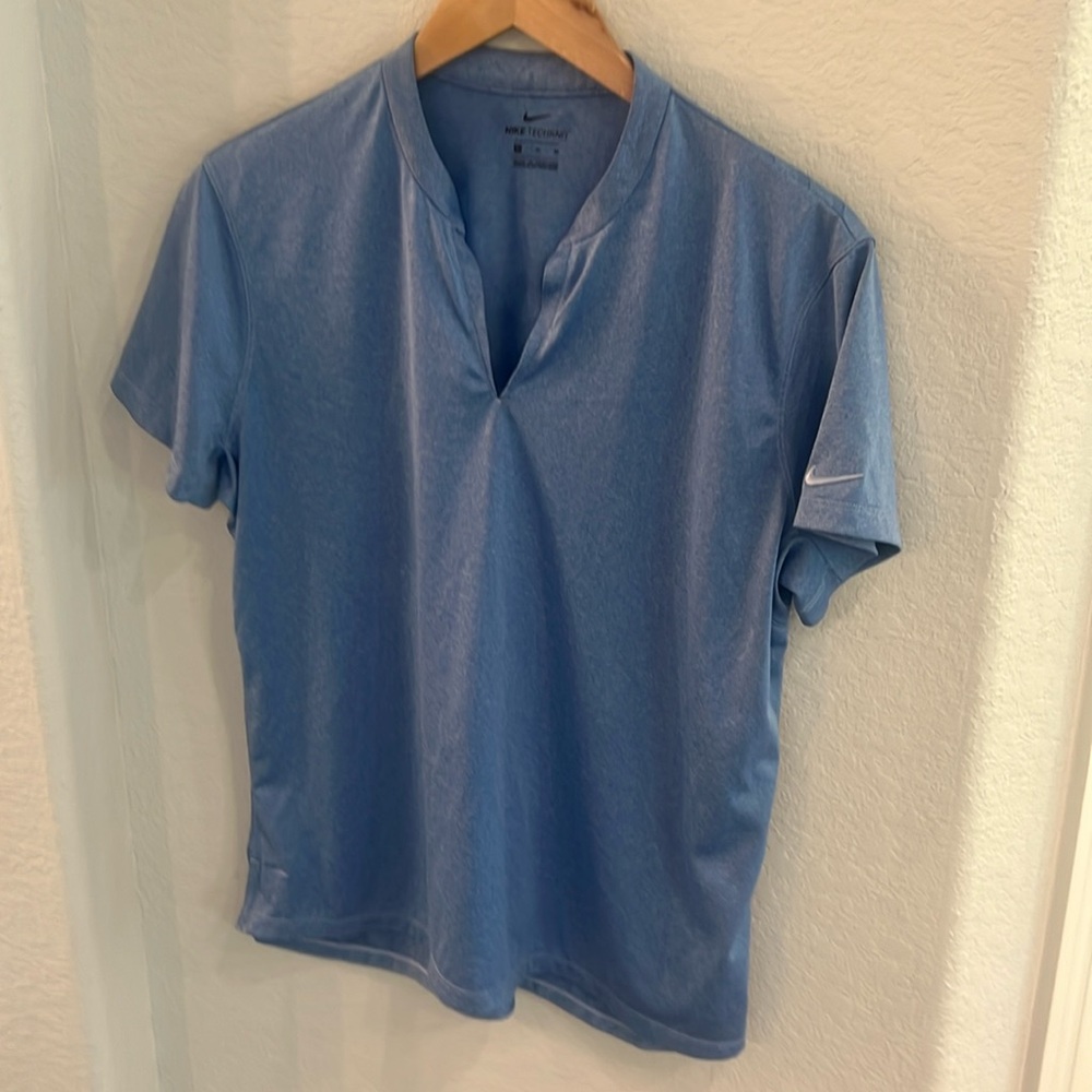 Nike TechKnit Cool Women’s Golf Polo V-Neck